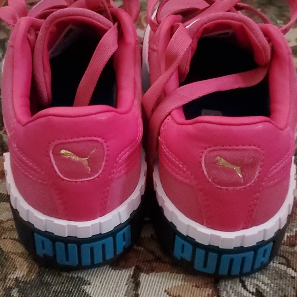 EUC Pink Puma Sneakers Size 6 - Picture 3 of 5